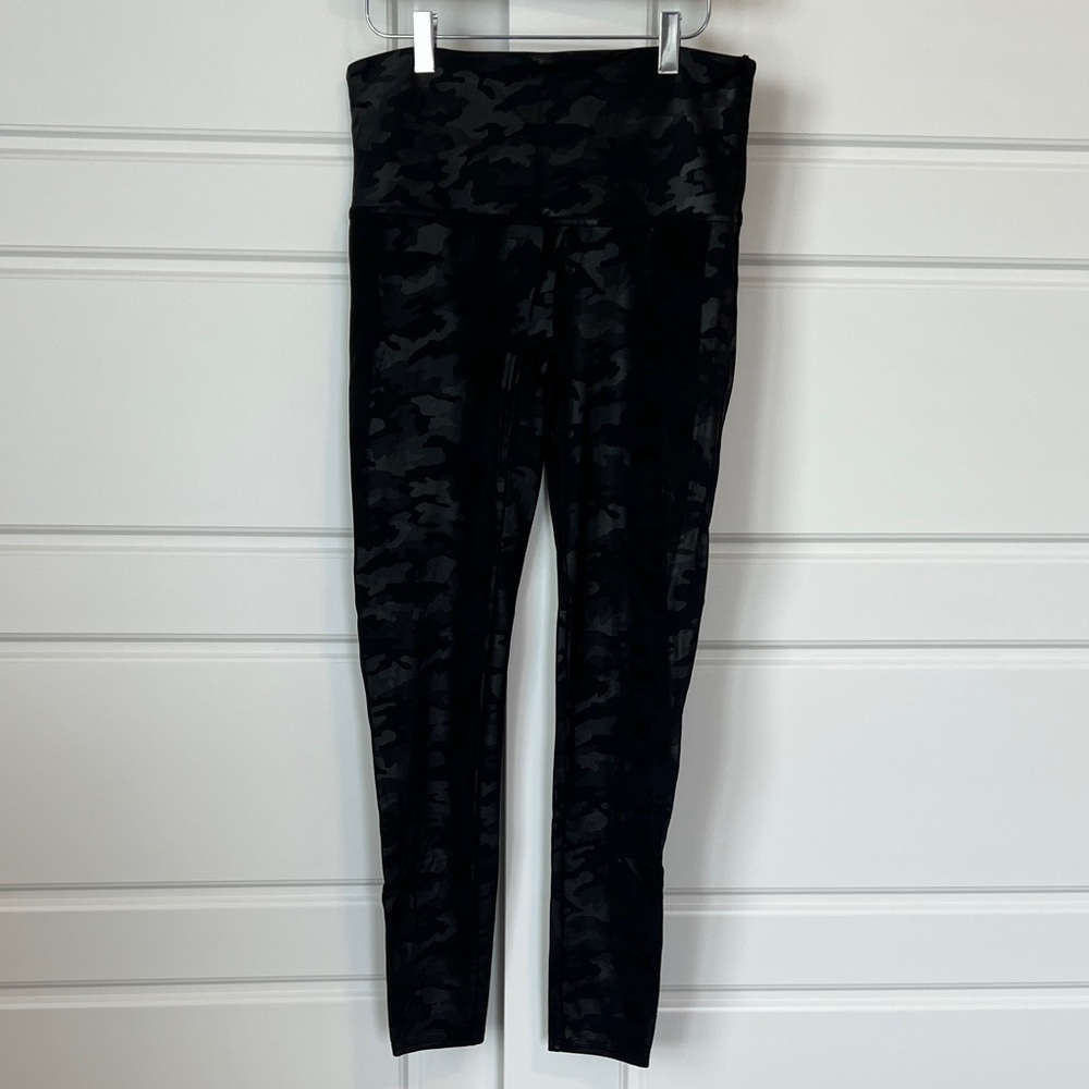 SPANX Faux Leather Black/Gray Camouflage Leggings Size XL